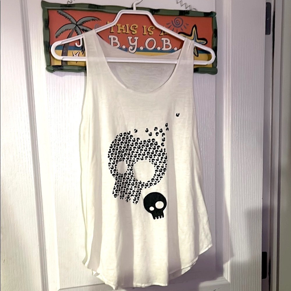 🩵3/$20🩵 Skull Print White Tank Top - Picture 3 of 4